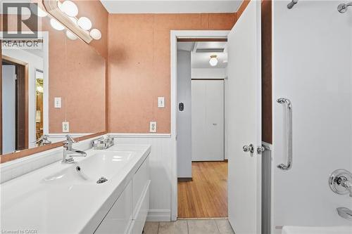 66 Geneva Crescent, Kitchener, ON - Indoor Photo Showing Bathroom