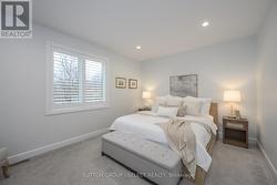 Primary suite w/ walk in closet & lux ensuite - 