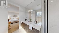 Double sink vanity. Ambiant lighting - 