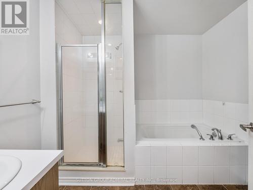 101 - 9589 Keele Street, Vaughan, ON - Indoor Photo Showing Bathroom