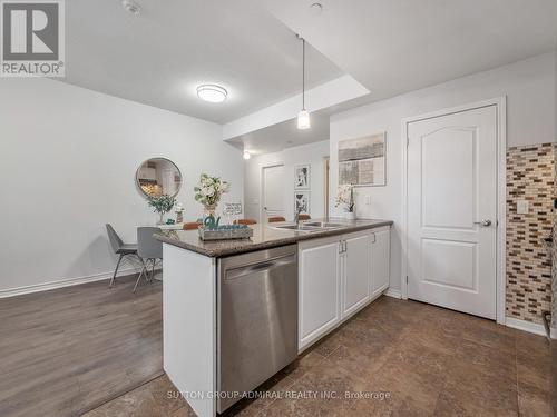 101 - 9589 Keele Street, Vaughan, ON - Indoor Photo Showing Kitchen
