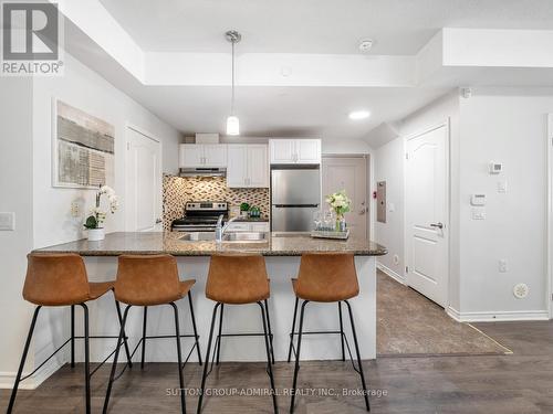 101 - 9589 Keele Street, Vaughan, ON - Indoor Photo Showing Kitchen