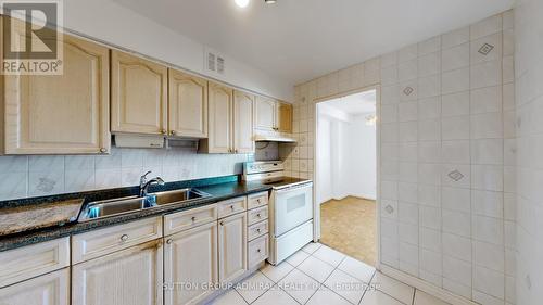 901 - 80 Inverlochy Boulevard, Markham, ON - Indoor Photo Showing Kitchen With Double Sink