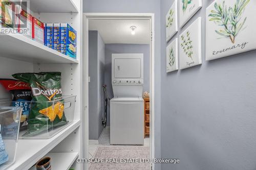 810 - 1 Royal Orchard Blv Boulevard, Markham, ON - Indoor Photo Showing Laundry Room