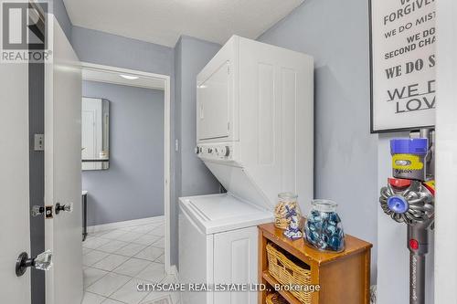 810 - 1 Royal Orchard Blv Boulevard, Markham, ON - Indoor Photo Showing Laundry Room