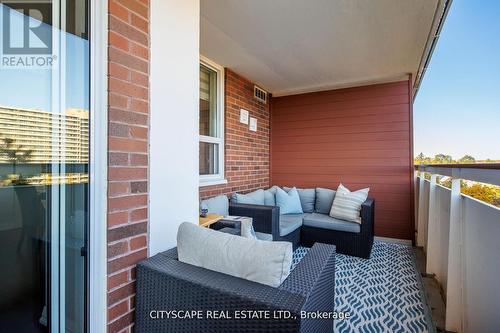 810 - 1 Royal Orchard Blv Boulevard, Markham, ON - Outdoor With Exterior
