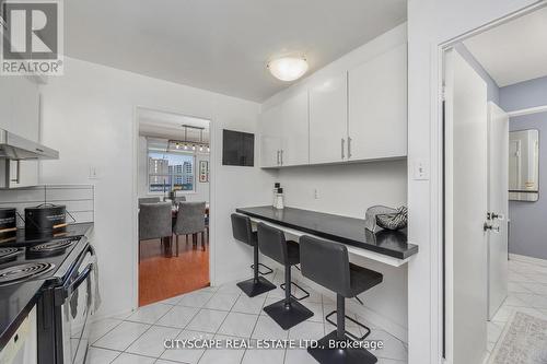 810 - 1 Royal Orchard Blv Boulevard, Markham, ON - Indoor Photo Showing Kitchen