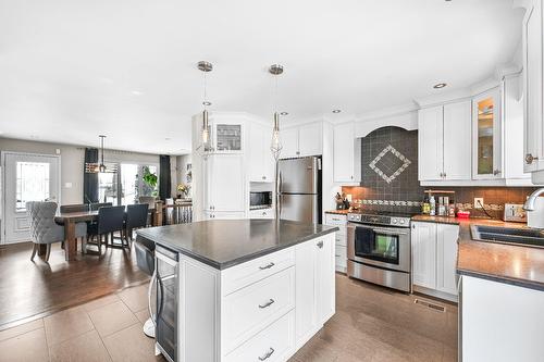 Cuisine - 225 Rue Dupont, Saint-Jean-Sur-Richelieu, QC - Indoor Photo Showing Kitchen With Double Sink With Upgraded Kitchen