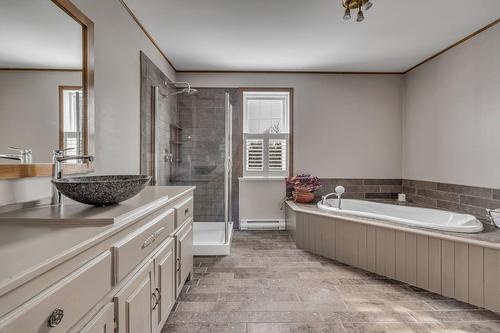Salle de bains - 434 Rue Simonne-Monet-Chartrand, Lévis (Les Chutes-De-La-Chaudière-Ouest), QC - Indoor Photo Showing Bathroom