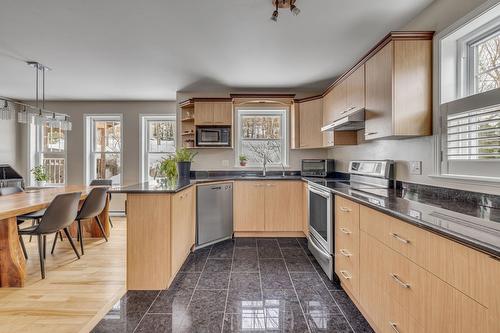 Cuisine - 434 Rue Simonne-Monet-Chartrand, Lévis (Les Chutes-De-La-Chaudière-Ouest), QC - Indoor Photo Showing Kitchen With Double Sink
