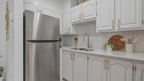 Cuisine - 2423 Rue Boisvin, Longueuil (Le Vieux-Longueuil), QC - Indoor Photo Showing Kitchen With Double Sink