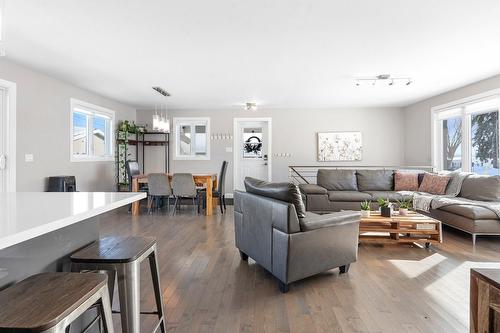 Salon - 6820 Av. Poirier, Québec (Charlesbourg), QC - Indoor Photo Showing Living Room