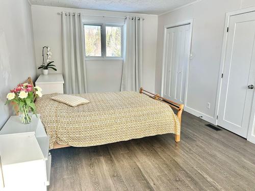 Chambre à coucher principale - 1671 Ch. De Rockway Valley, Amherst, QC - Indoor Photo Showing Bedroom