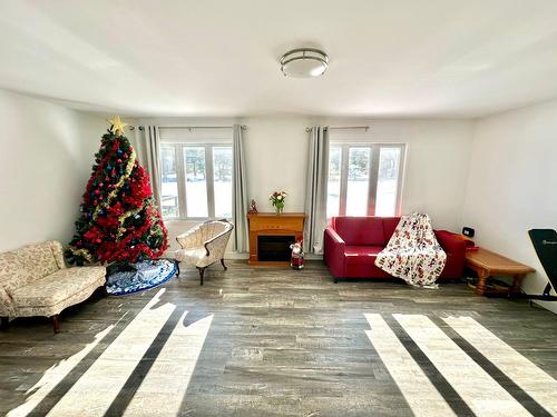Salon - 1671 Ch. De Rockway Valley, Amherst, QC - Indoor Photo Showing Living Room