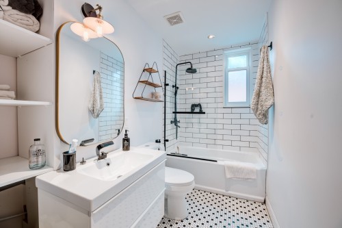 Bathroom - 1411 Boul. Pie-Ix, Montréal (Mercier/Hochelaga-Maisonneuve), QC - Indoor Photo Showing Bathroom