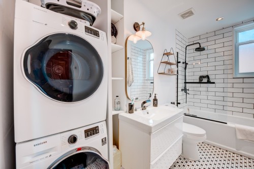 Bathroom - 1411 Boul. Pie-Ix, Montréal (Mercier/Hochelaga-Maisonneuve), QC - Indoor Photo Showing Laundry Room
