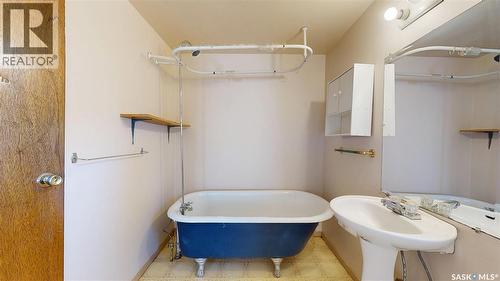 1007 Garnet Street, Regina, SK - Indoor Photo Showing Bathroom