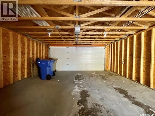 1007 Garnet Street, Regina, SK - Indoor Photo Showing Garage