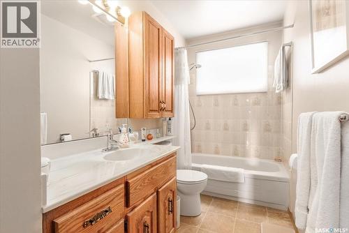 1514 8Th Avenue N, Regina, SK - Indoor Photo Showing Bathroom