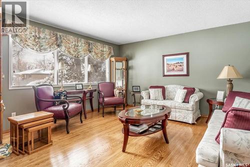 1514 8Th Avenue N, Regina, SK - Indoor Photo Showing Living Room