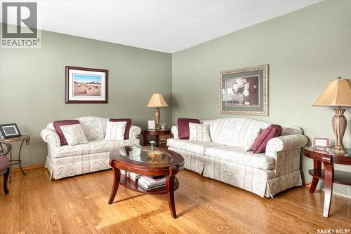 1514 8Th Avenue N, Regina, SK - Indoor Photo Showing Living Room