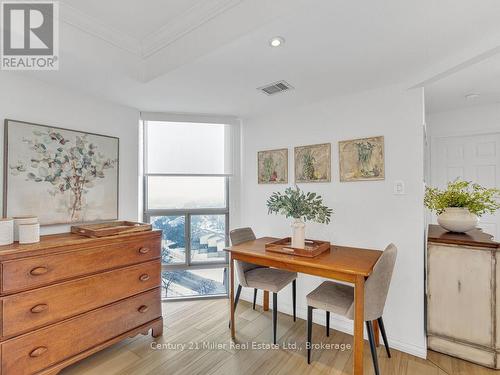 1009 - 5090 Pinedale Avenue, Burlington (Appleby), ON - Indoor Photo Showing Dining Room