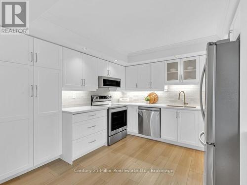 1009 - 5090 Pinedale Avenue, Burlington (Appleby), ON - Indoor Photo Showing Kitchen With Upgraded Kitchen