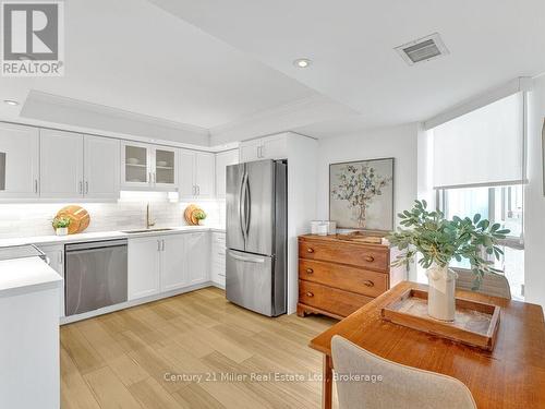 1009 - 5090 Pinedale Avenue, Burlington (Appleby), ON - Indoor Photo Showing Kitchen