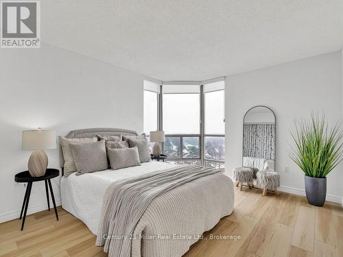 1009 - 5090 Pinedale Avenue, Burlington (Appleby), ON - Indoor Photo Showing Bedroom