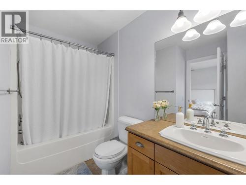 380 Providence Avenue Unit# 6, Kelowna, BC - Indoor Photo Showing Bathroom