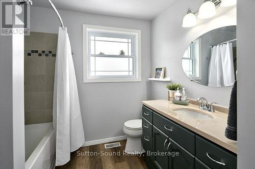 Upper Level Full Bathroom - 468 8Th Avenue E, Owen Sound, ON - Indoor Photo Showing Bathroom