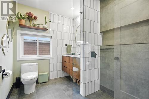 983 Buckingham Drive, Sudbury, ON - Indoor Photo Showing Bathroom