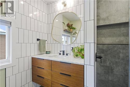 983 Buckingham Drive, Sudbury, ON - Indoor Photo Showing Bathroom
