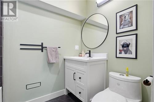 983 Buckingham Drive, Sudbury, ON - Indoor Photo Showing Bathroom