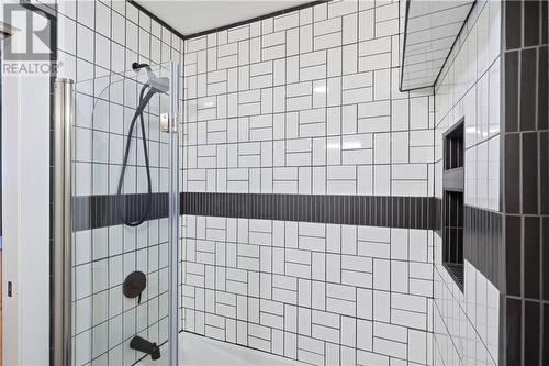 983 Buckingham Drive, Sudbury, ON - Indoor Photo Showing Bathroom