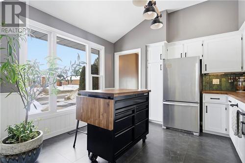 983 Buckingham Drive, Sudbury, ON - Indoor Photo Showing Kitchen