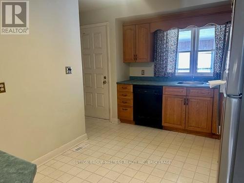323 Meadowcrest Road, Kingston (City Southwest), ON - Indoor Photo Showing Kitchen
