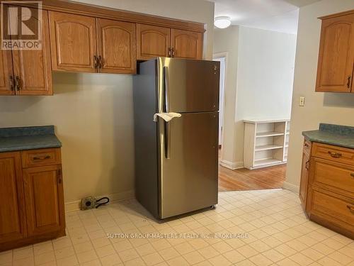 323 Meadowcrest Road, Kingston (City Southwest), ON - Indoor Photo Showing Kitchen