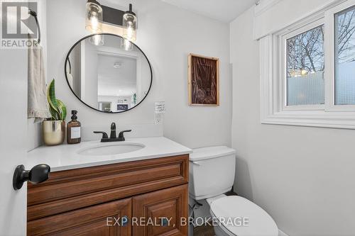 38 Rebecca Lane, Westport, ON - Indoor Photo Showing Bathroom