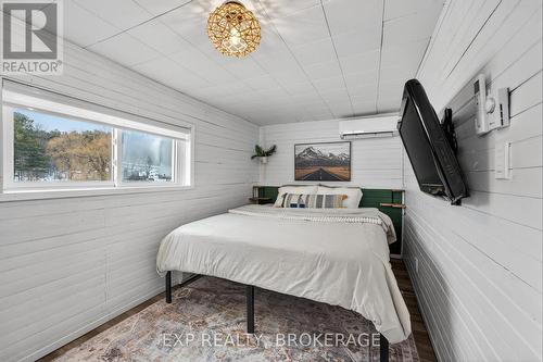 38 Rebecca Lane, Westport, ON - Indoor Photo Showing Bedroom