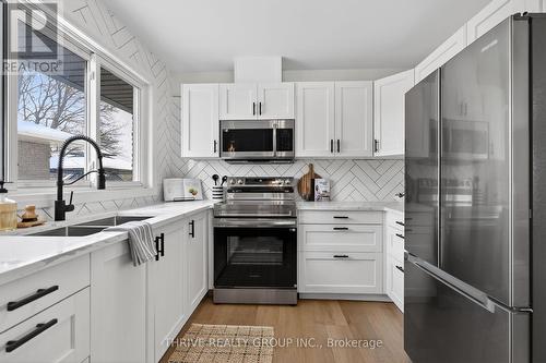170 Pawnee Road, London East (East D), ON - Indoor Photo Showing Kitchen With Double Sink With Upgraded Kitchen