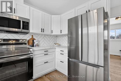 170 Pawnee Road, London East (East D), ON - Indoor Photo Showing Kitchen With Upgraded Kitchen