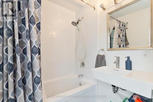 90 Locust Street, St. Thomas, ON - Indoor Photo Showing Bathroom