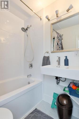 90 Locust Street, St. Thomas, ON - Indoor Photo Showing Bathroom