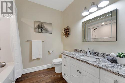 Main 4-piece bathroom - 800 Waba Road, Mississippi Mills, ON - Indoor Photo Showing Bathroom
