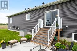 Patio door to back yard - 