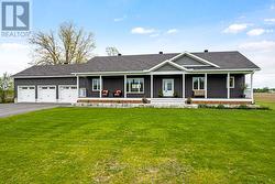 Expansive welcoming Trex verandah - 