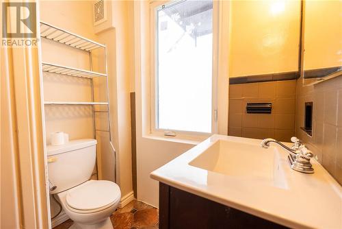 302 Cedar Street, Sudbury, ON - Indoor Photo Showing Bathroom