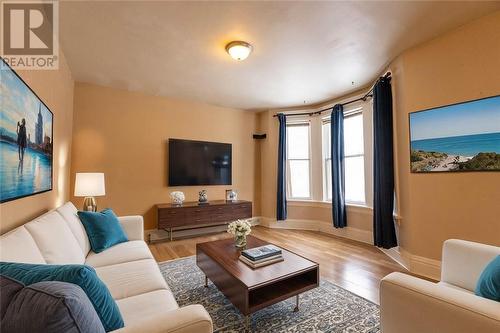 302 Cedar Street, Sudbury, ON - Indoor Photo Showing Living Room