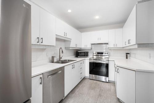 Cuisine - 109 Rue Monsadel, Kirkland, QC 